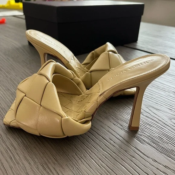 Bottega Veneta Lido Leather Slides Stiletto Heels Sandals Sz 34.5 / 4.5